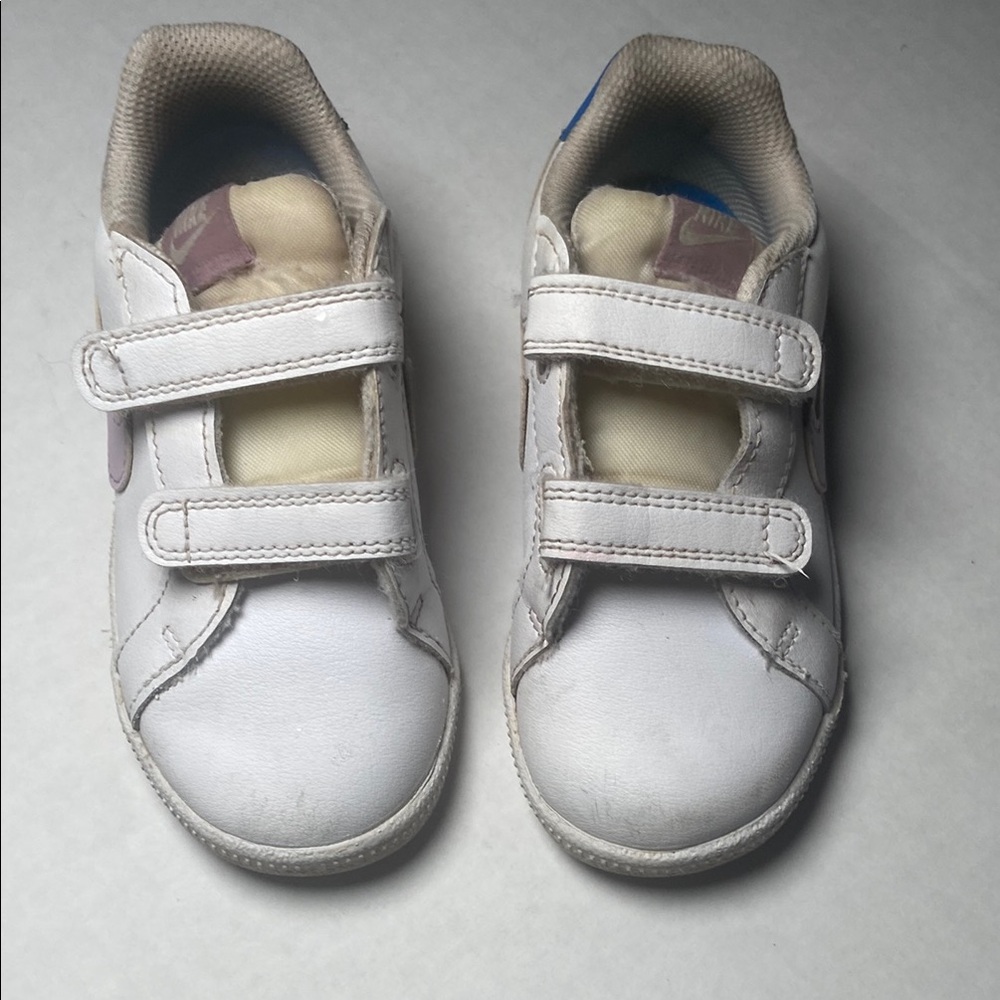 Kids White Pink Nike Shoes Size 8.5